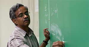 Horticulture Professor Balasubramanian Rathinasabapathi (Saba). Teaching, students, lecture, classrooom.