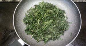 Figure 5. Tong Hao leaves in stir-frying. 