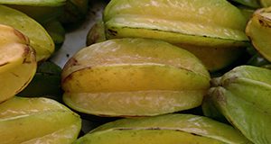 a close-up photo of carambola fruits.